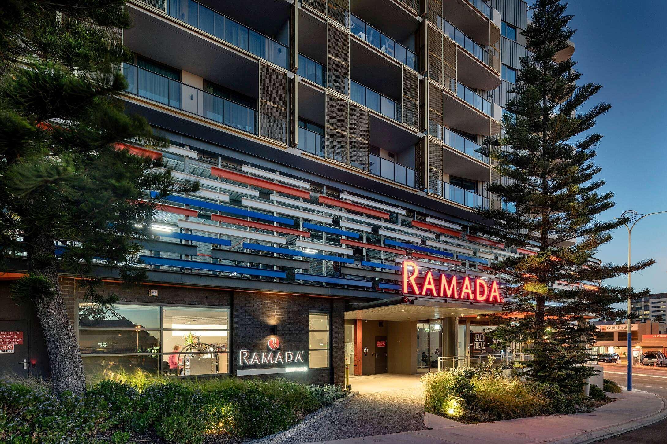 Ramada By Wyndham Vetroblu Scarborough Beach Perth Exteriör bild