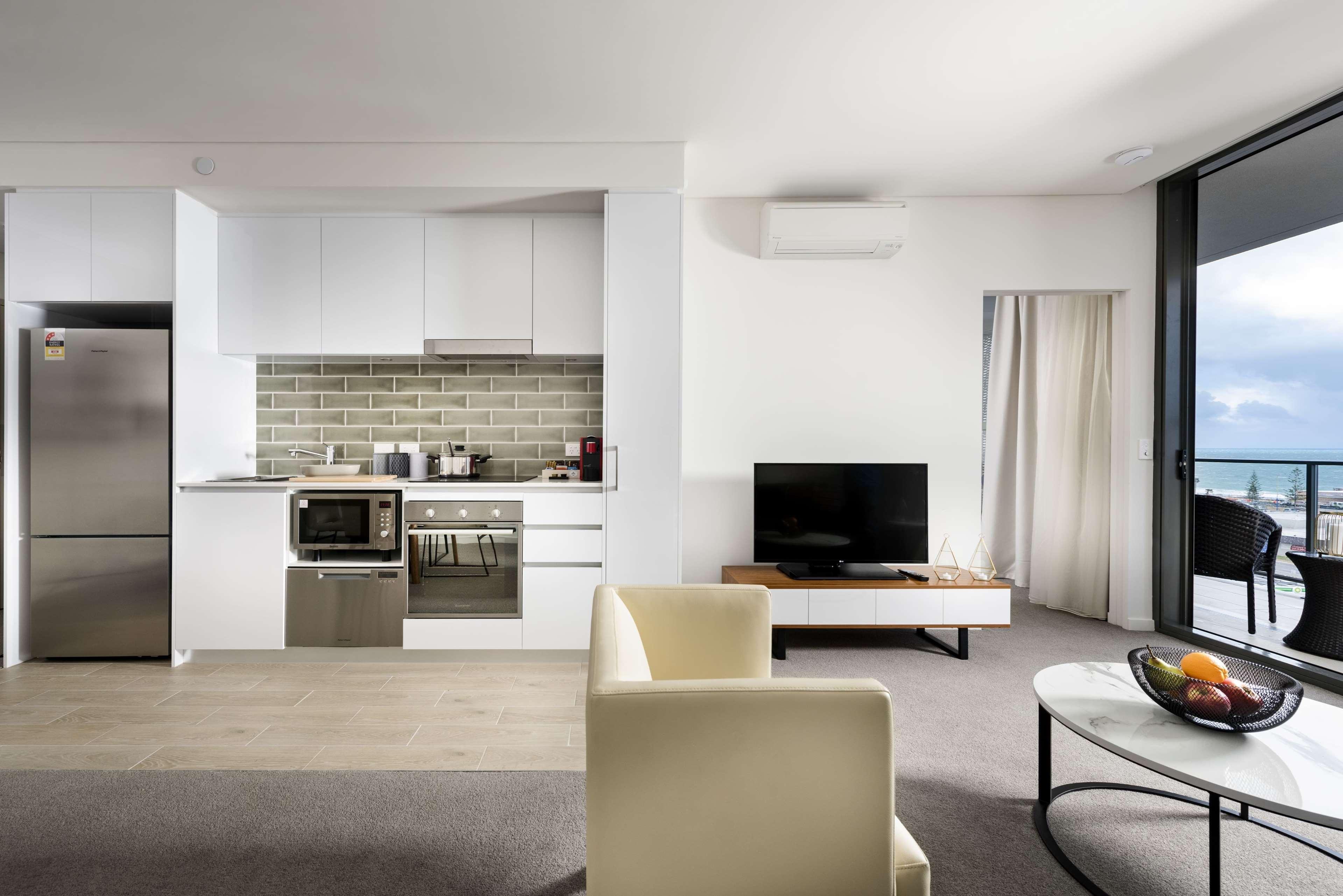 Ramada By Wyndham Vetroblu Scarborough Beach Perth Exteriör bild