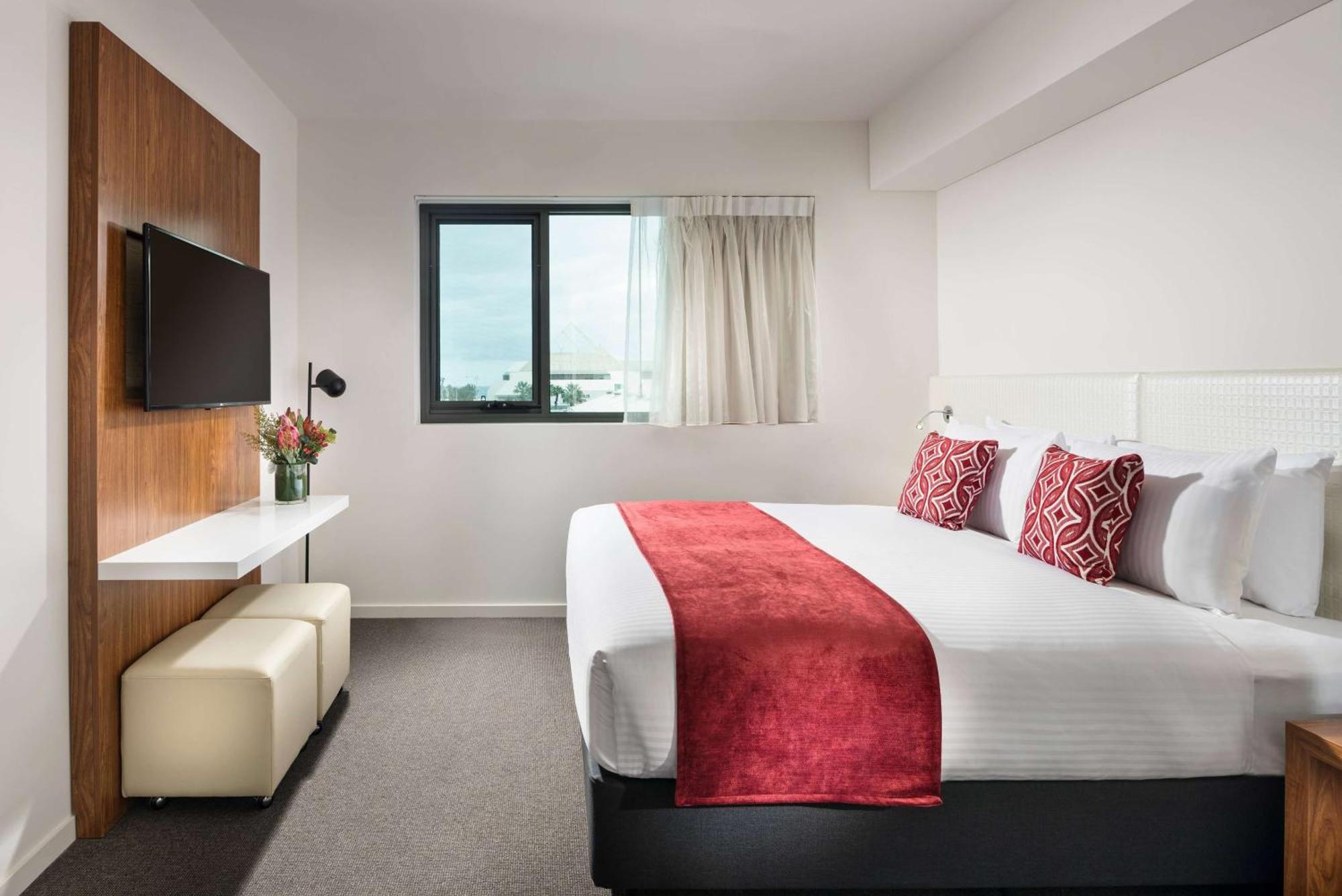 Ramada By Wyndham Vetroblu Scarborough Beach Perth Exteriör bild