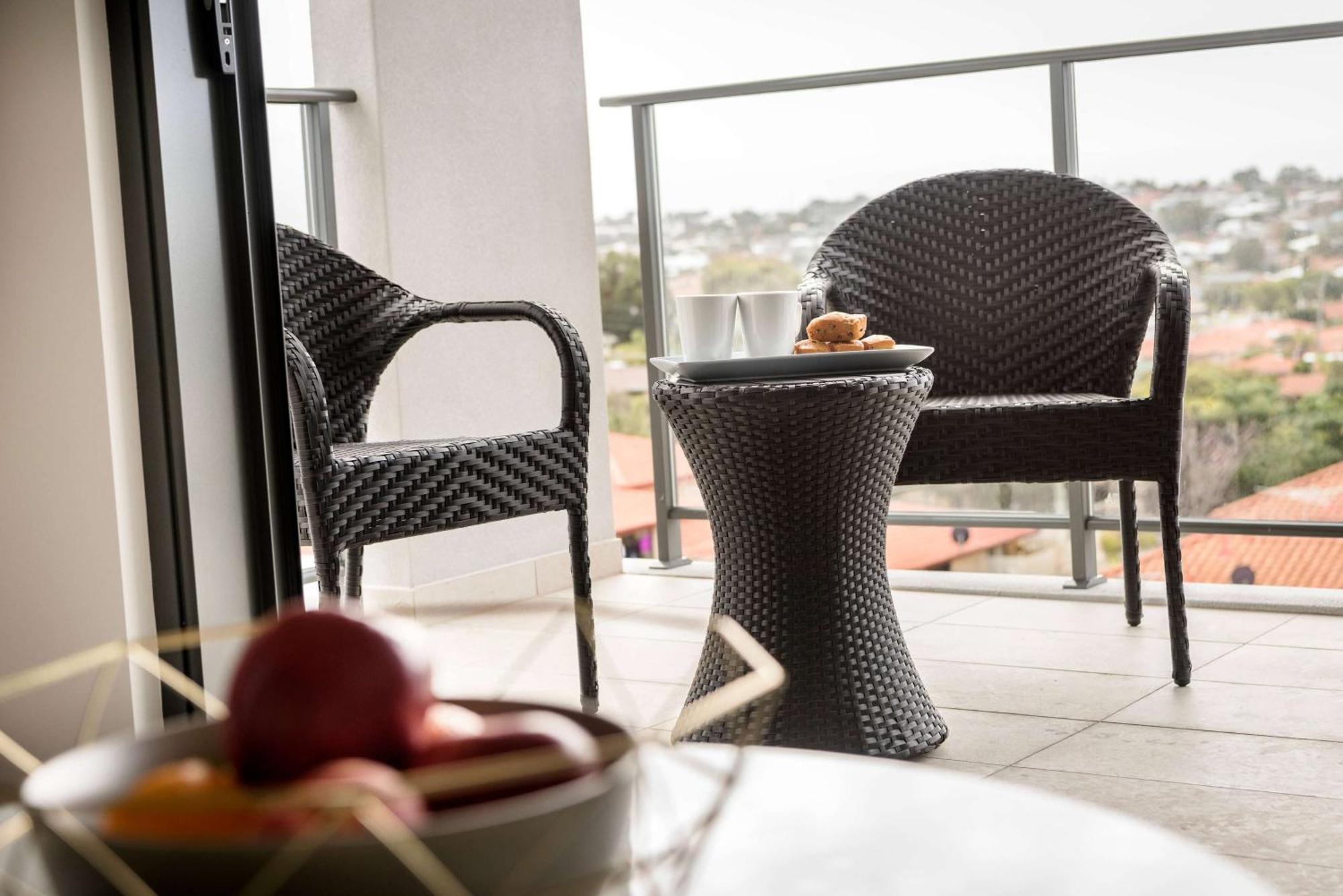 Ramada By Wyndham Vetroblu Scarborough Beach Perth Exteriör bild