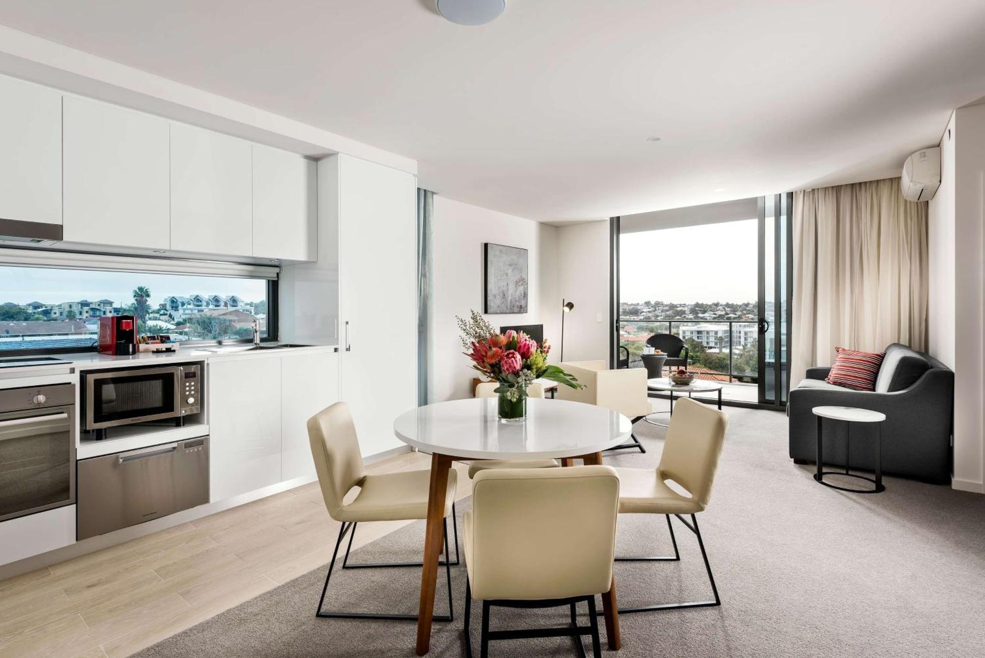 Ramada By Wyndham Vetroblu Scarborough Beach Perth Exteriör bild