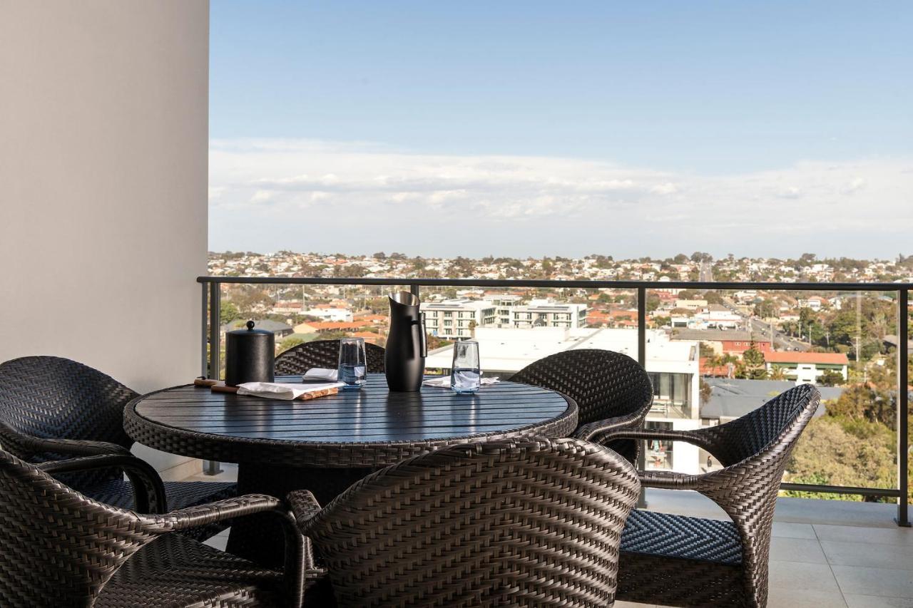 Ramada By Wyndham Vetroblu Scarborough Beach Perth Exteriör bild